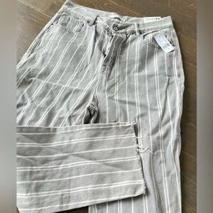 PacSun Gray Ankle Cropped Pants